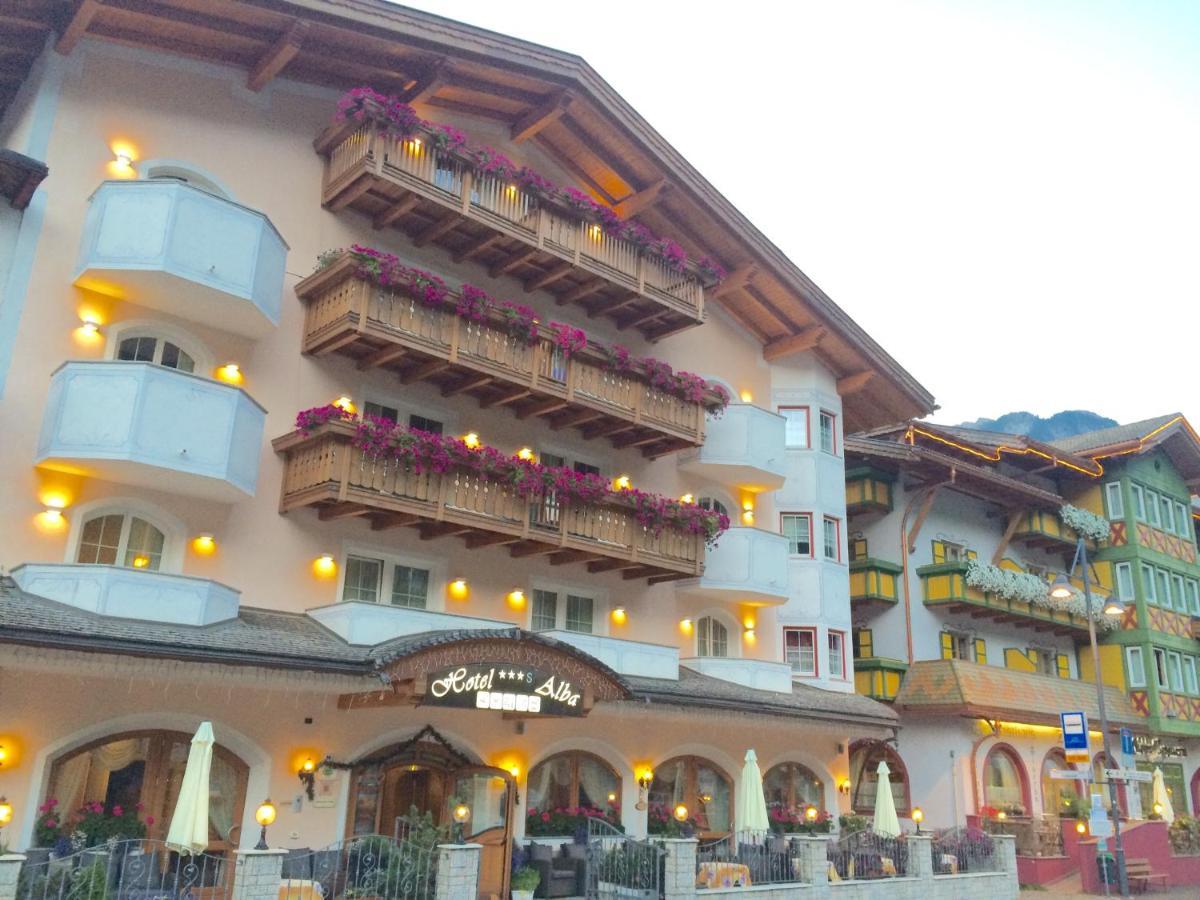 Hotel Alba Wellness & Spa Canazei Exterior foto