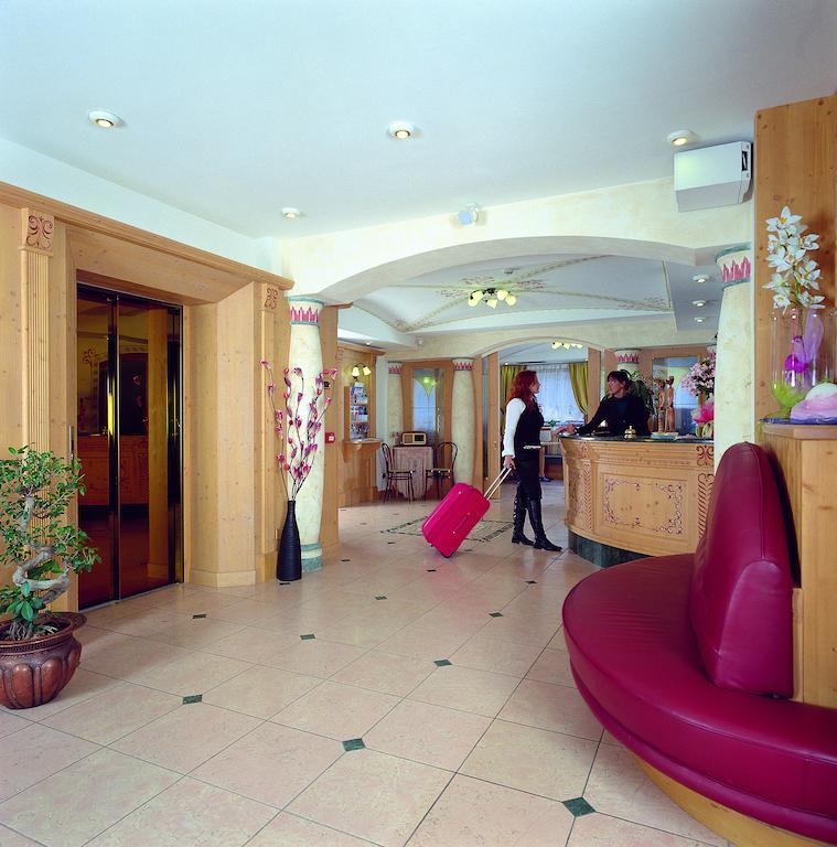 Hotel Alba Wellness & Spa Canazei Exterior foto